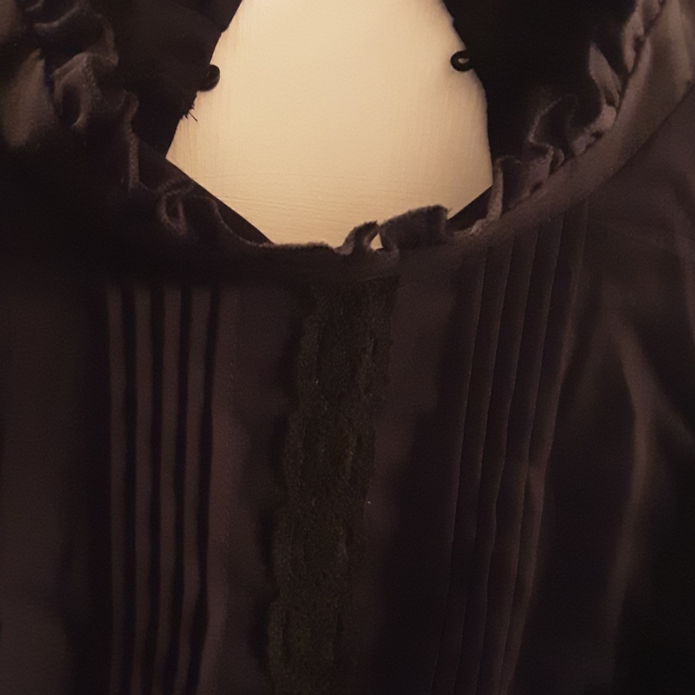 Top - Picture 2 of 2